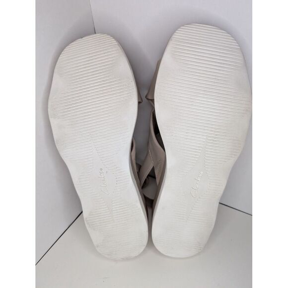 Clarks Clara Cove Sandals US 10W Wide/ UK 7.5E Sand Flatform PU RMF23-SM - Picture 8 of 9